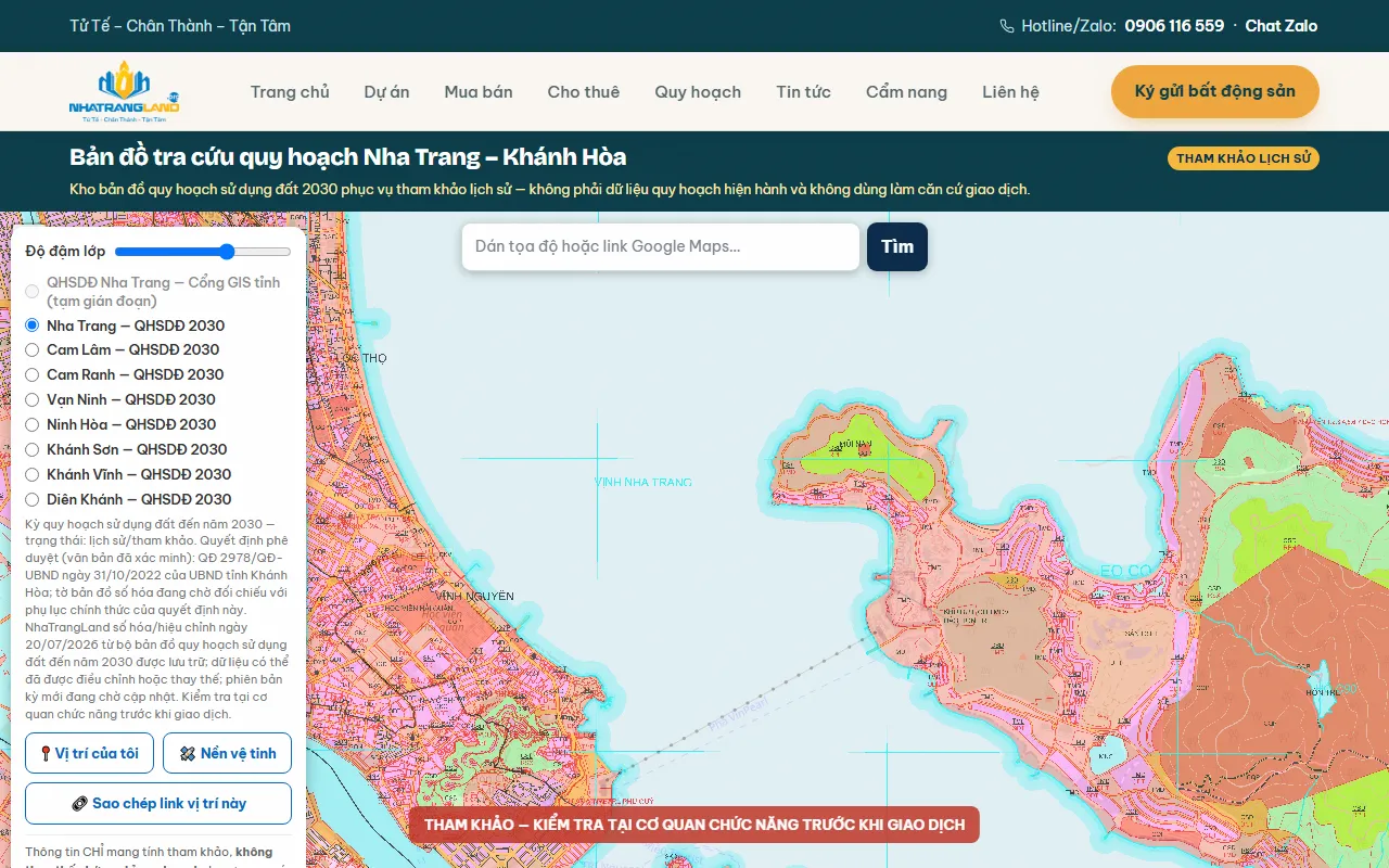 Giao diện bản đồ tra cứu quy hoạch Nha Trang – Khánh Hòa của NhaTrangLand: bảng chọn 8 khu vực, ô dán tọa độ Google Maps và bản đồ màu quy hoạch sử dụng đất 2030